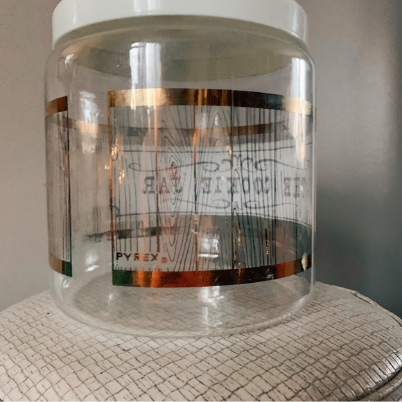Vintage Pyrex “The Cookie Jar” glass canister with cream plastic lid. - Picture 8 of 10
